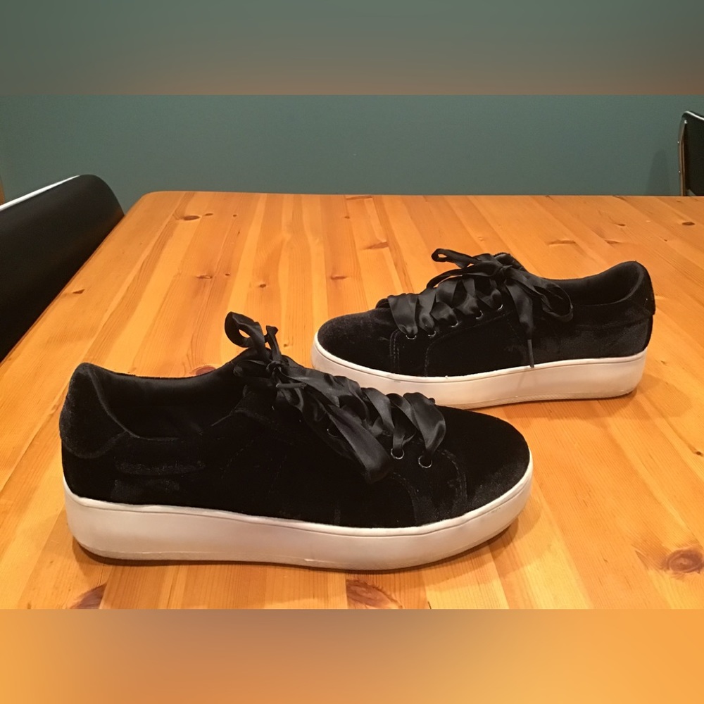 BLACK VELVET SNEAKERS WITH RIBBON LACES WOMEN’S SZ 9-1/2 GOTH BRASH - Picture 3 of 9